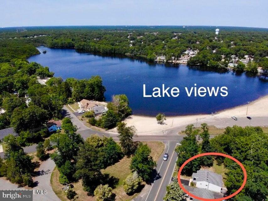 1762 LAKESIDE DR SO