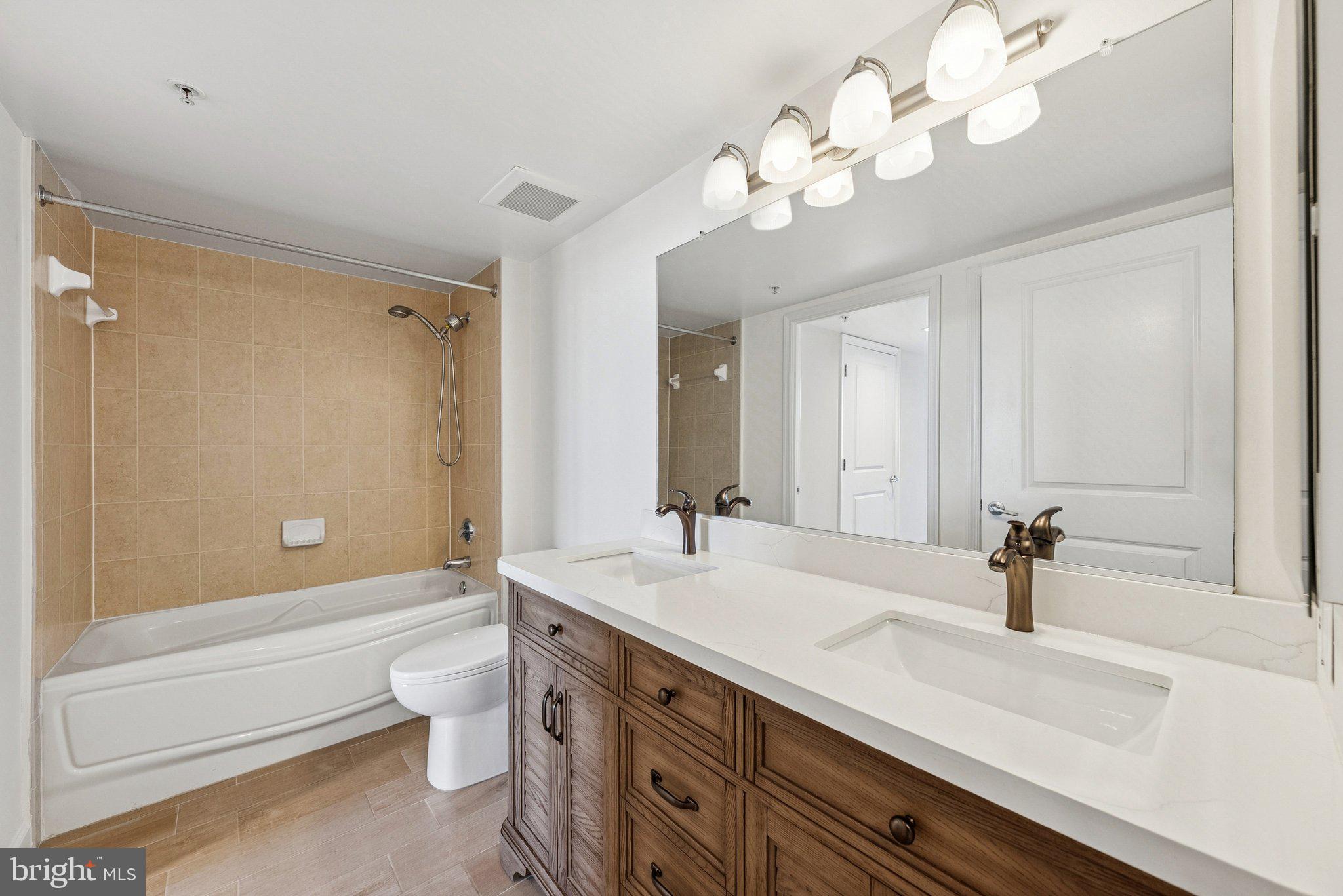 CARLTON HOUSE - Residential