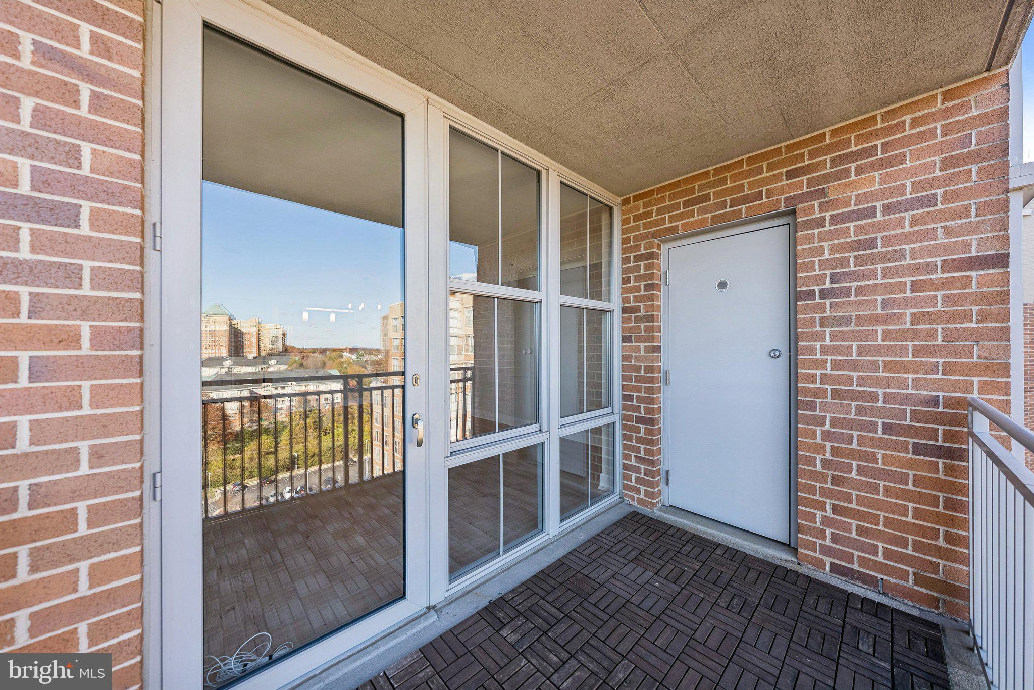 CARLTON HOUSE - Residential