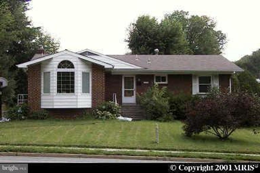 LOCATION,LOCATION,LOCATION***Incredible value for this SINGLE HOME!! PROPERTY.  Property being offered in strictly "as is" condition. The property has  mold.This is a  Short sale  , subject to third party approval.