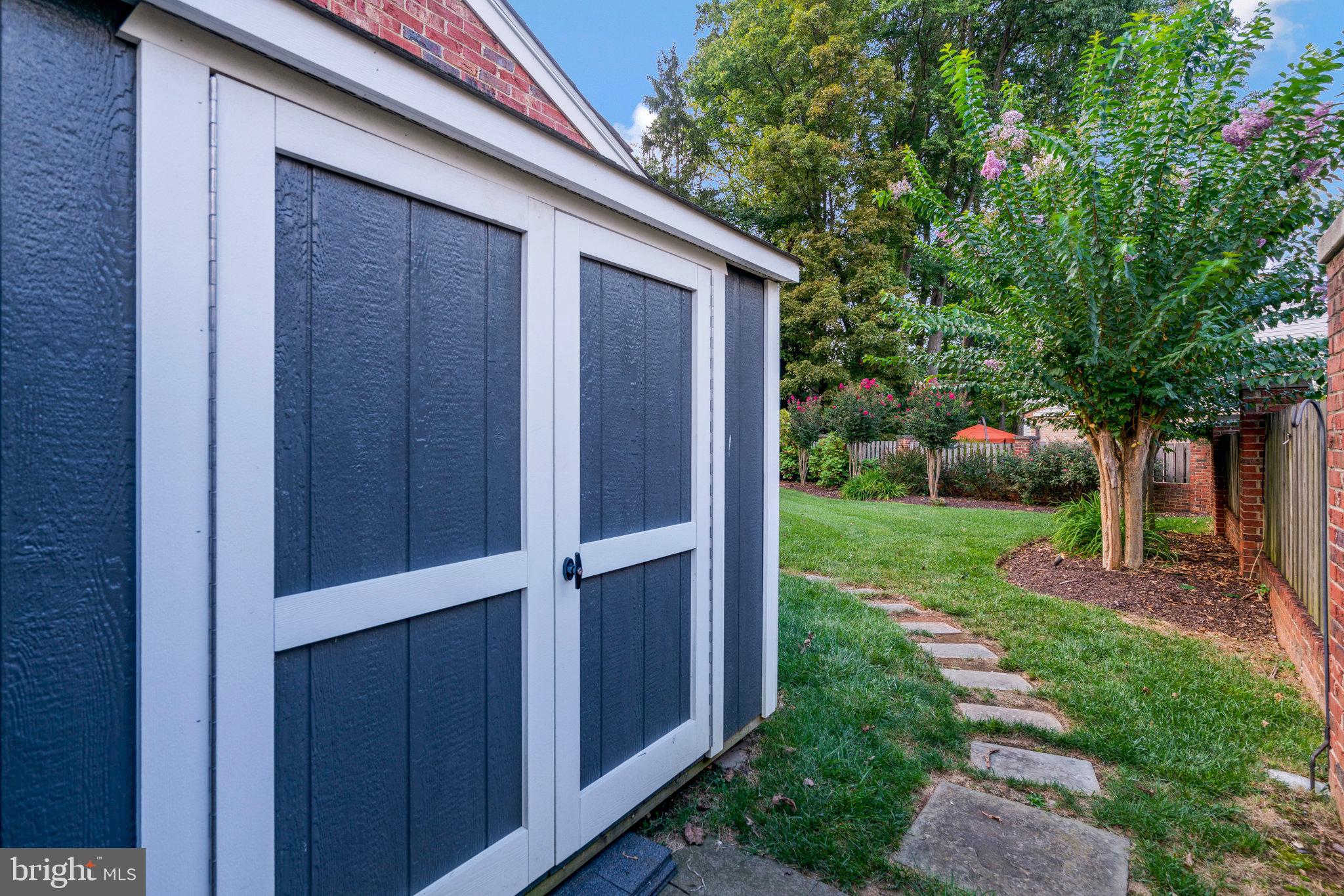 MC LEAN HAMLET - Residential