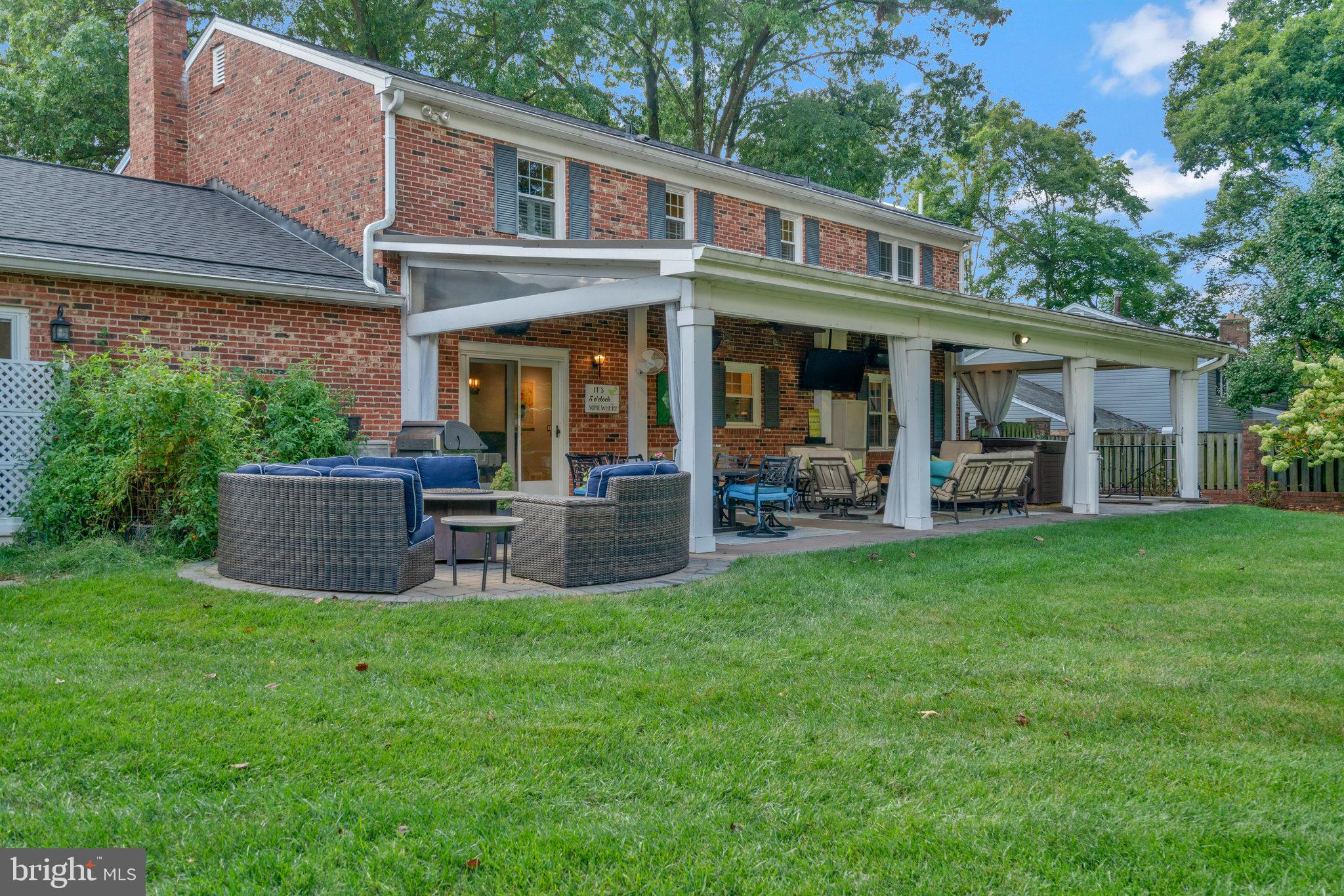 MC LEAN HAMLET - Residential