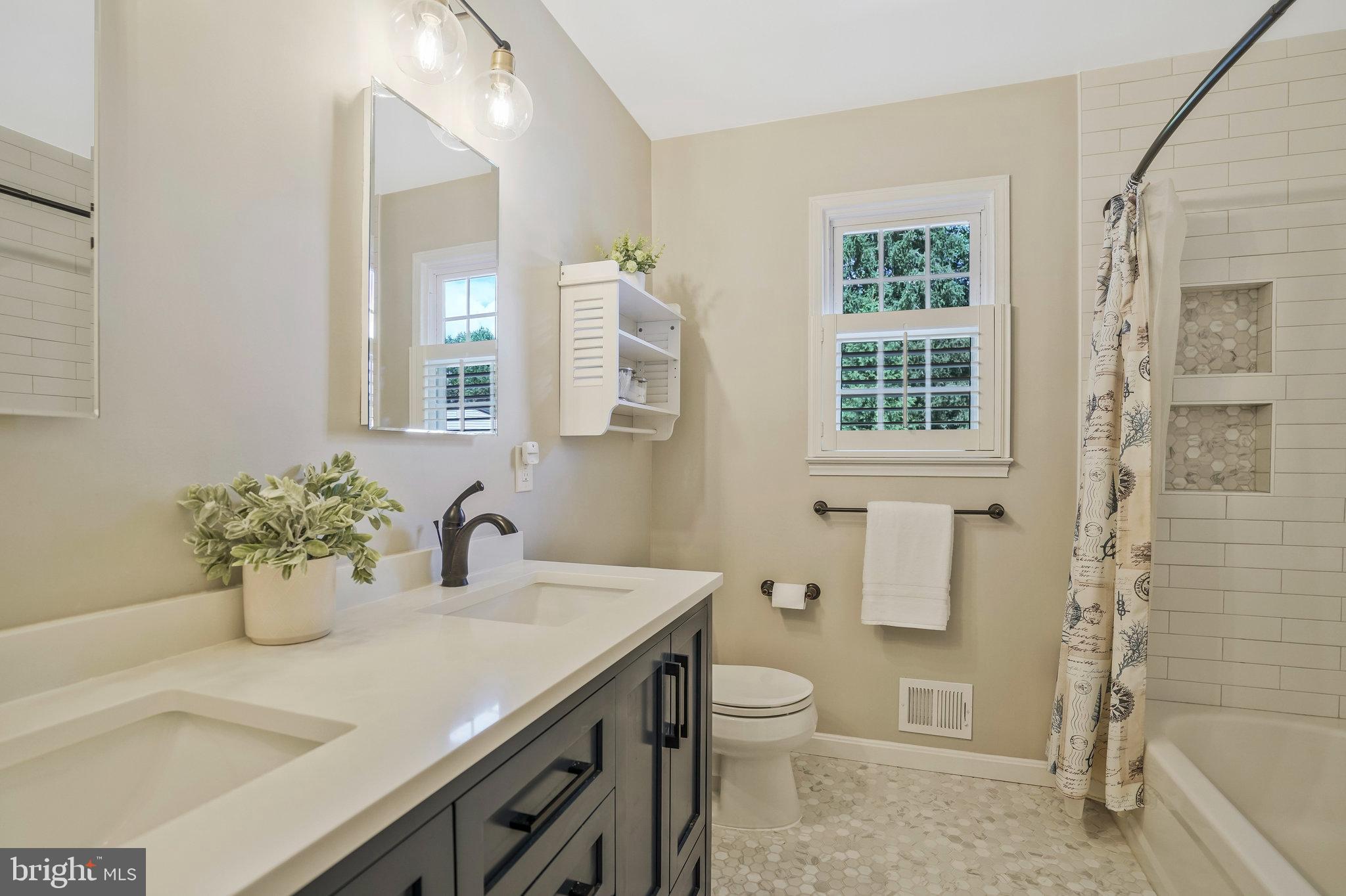 MC LEAN HAMLET - Residential