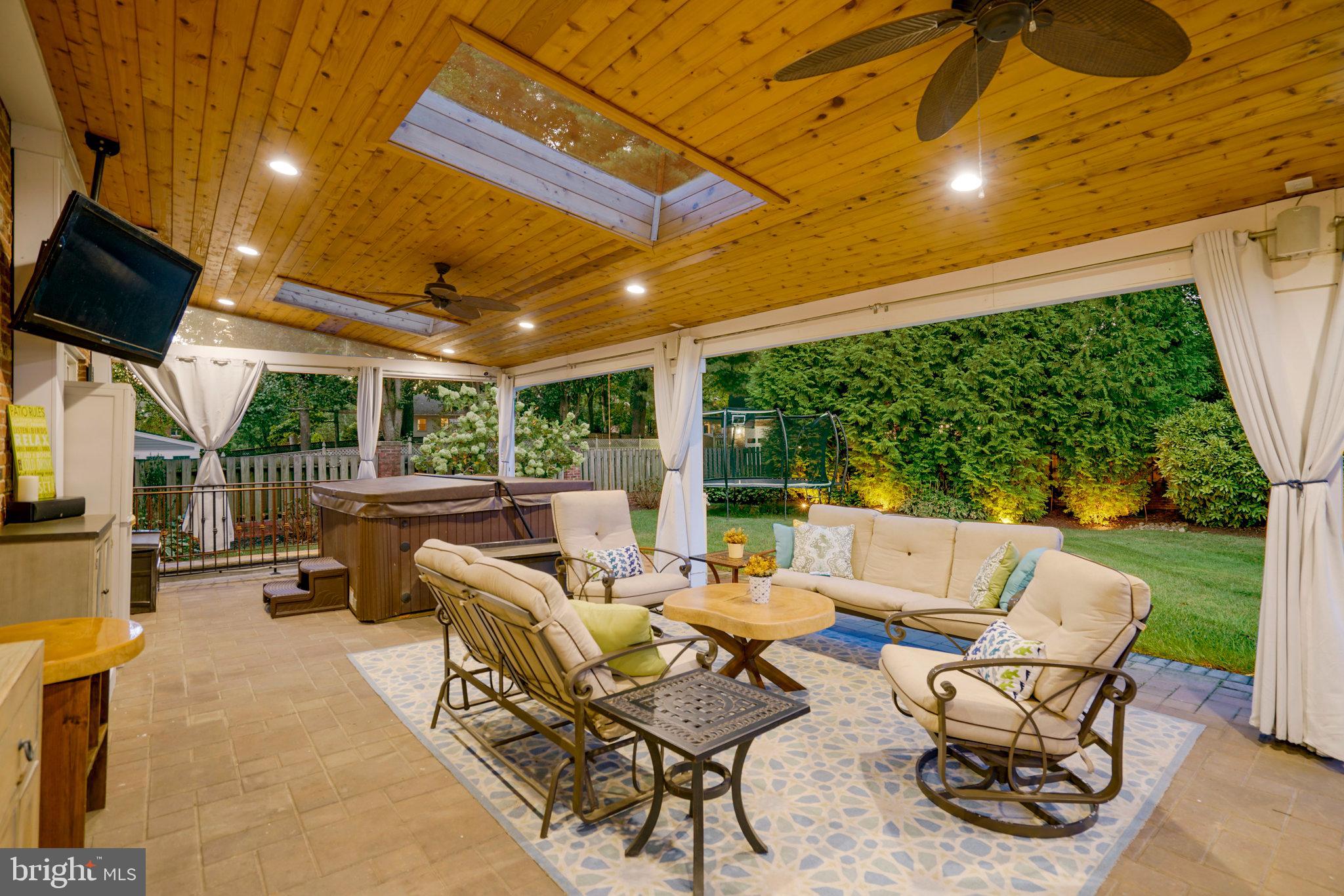 MC LEAN HAMLET - Residential