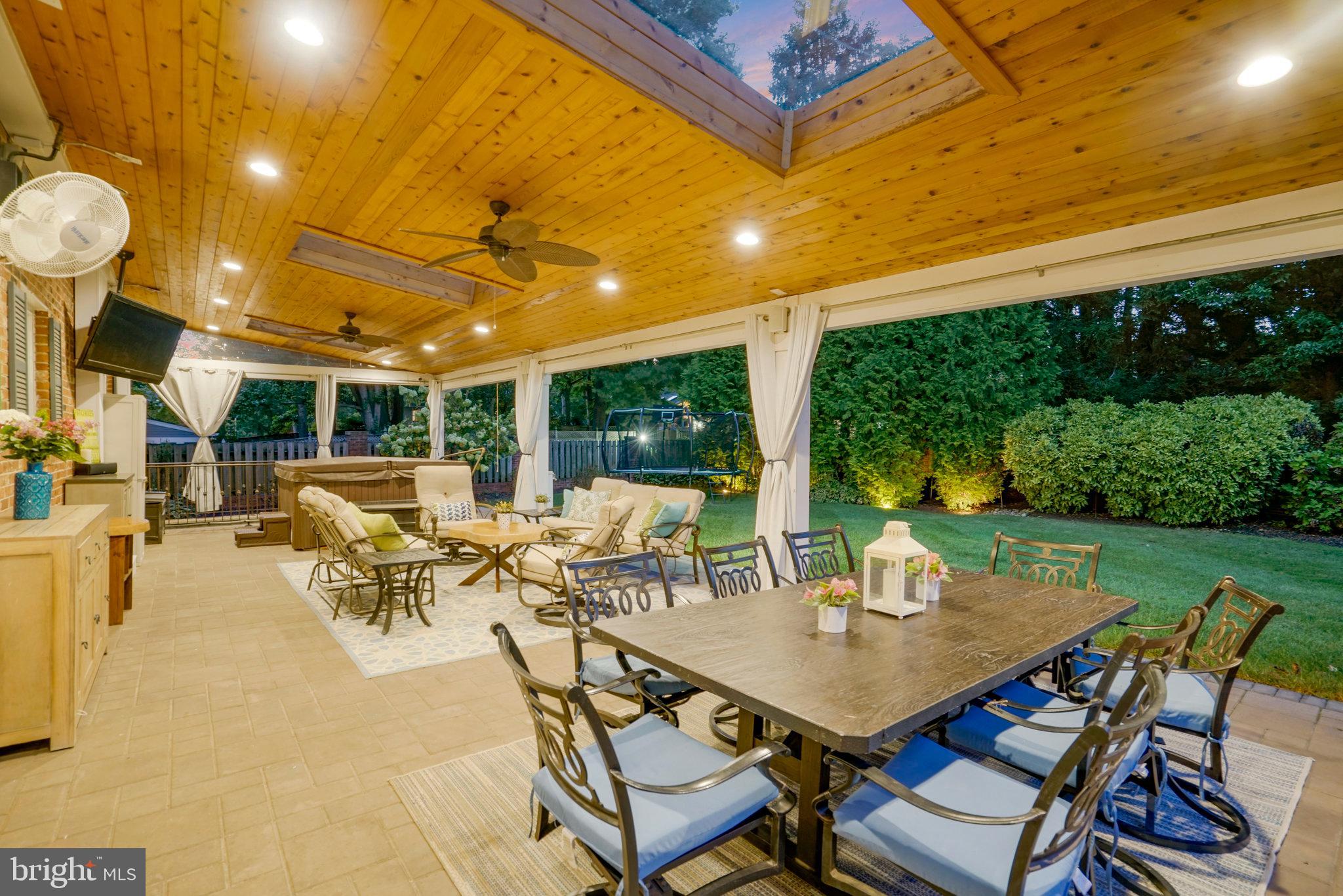 MC LEAN HAMLET - Residential