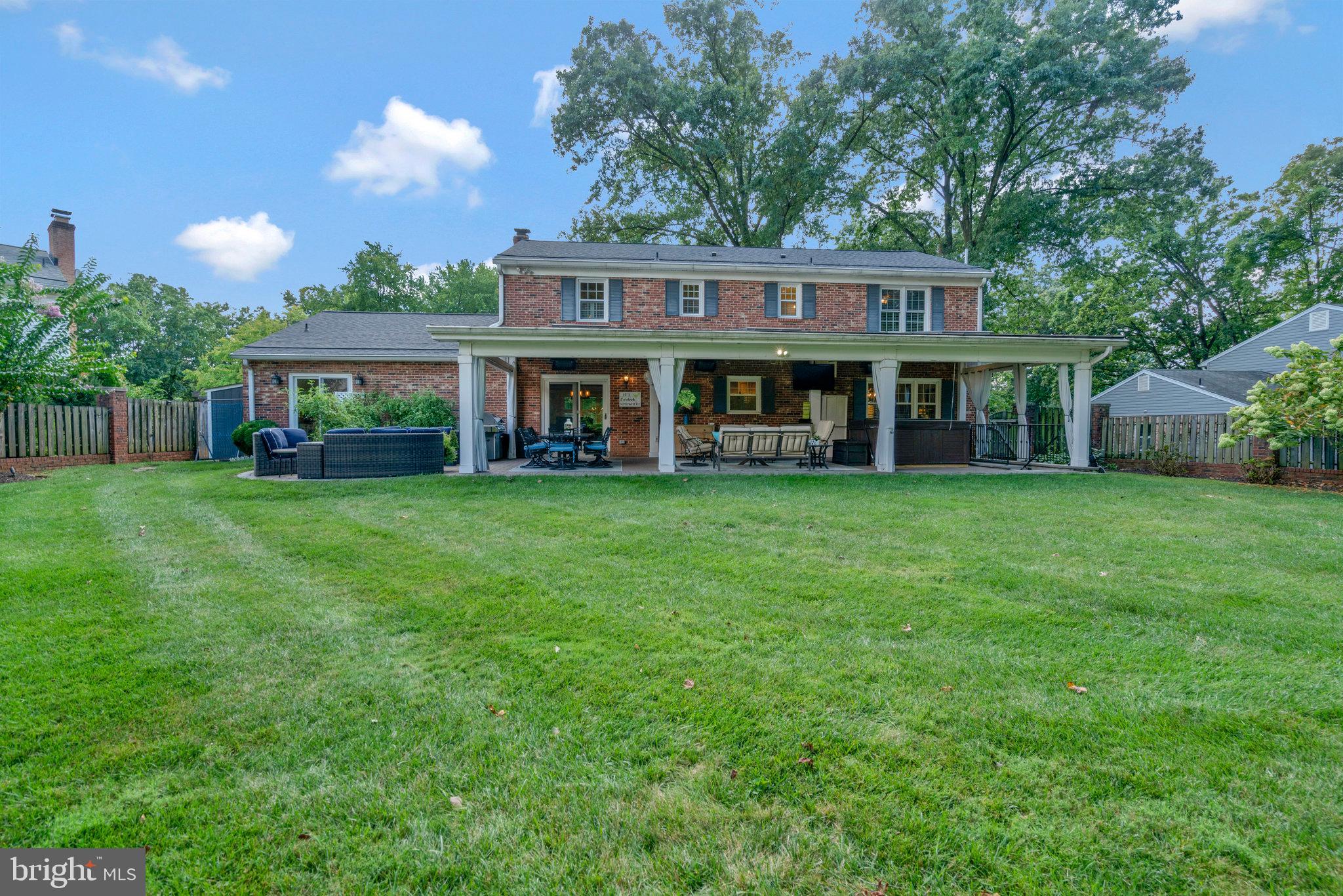 MC LEAN HAMLET - Residential