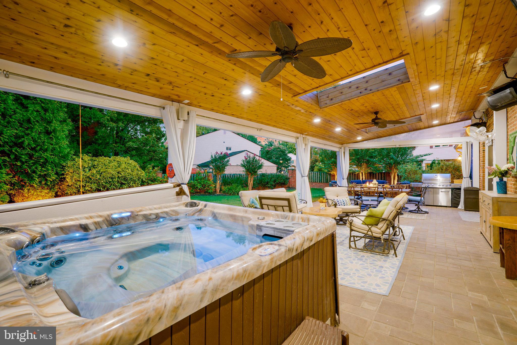 MC LEAN HAMLET - Residential