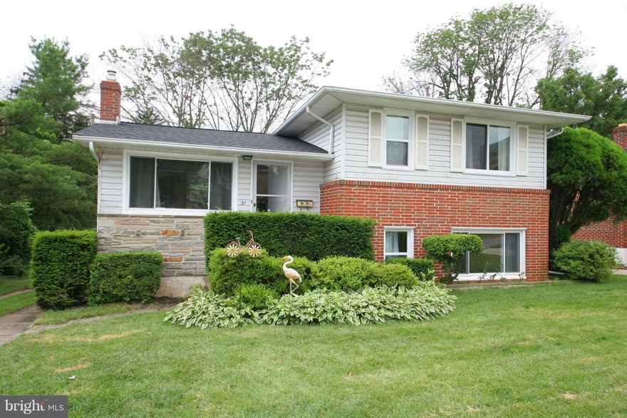 Very clean and well maintained split level single family house with three bedroom. All hardwood floor, newer kitchen with granite counter. Great location!!! Move in ready.  Credit score 700+ is required