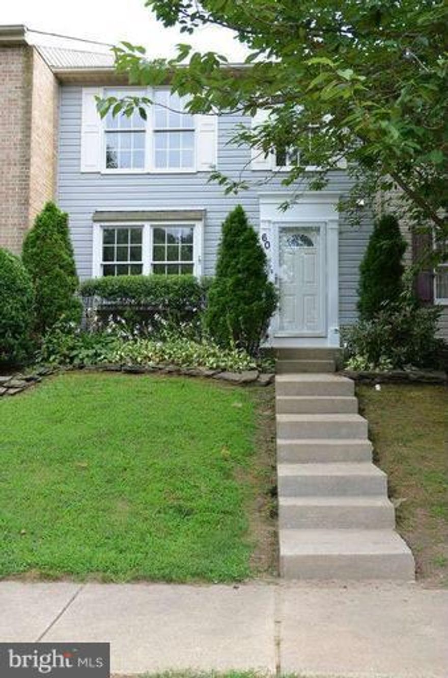 FULLY RENOVATED AND SHOWS WELL . 3 BEDROOM 2.5 BATHROOM.  NEW KITCHEN WITH GRANITE COUNTER TOP, STAINLESS STEEL APPLIANCES AND BREAKFAST BAR. NEW HARDWOOD FLOORS IN THE LIVING ROOM. NEW CARPET IN BEDROOMS. FINISHED LOWER LEVEL WITH RECESSED LIGHTING AND NEW FULL BATH WITH CERAMIC TILE. 2-TIERED DECK, SHED. FENCED BACK YARD TOUCH UP PAINT WILL BE DONE BEFORE MOVE IN.