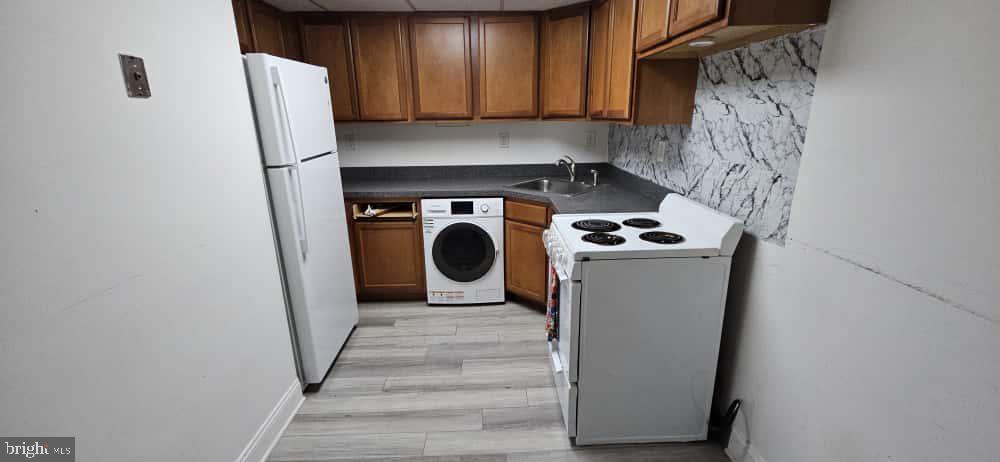 SPRING MOUNT SUMMI - Residential Lease