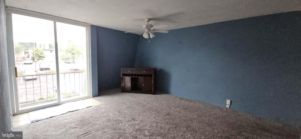 SPRING MOUNT SUMMI - Residential Lease