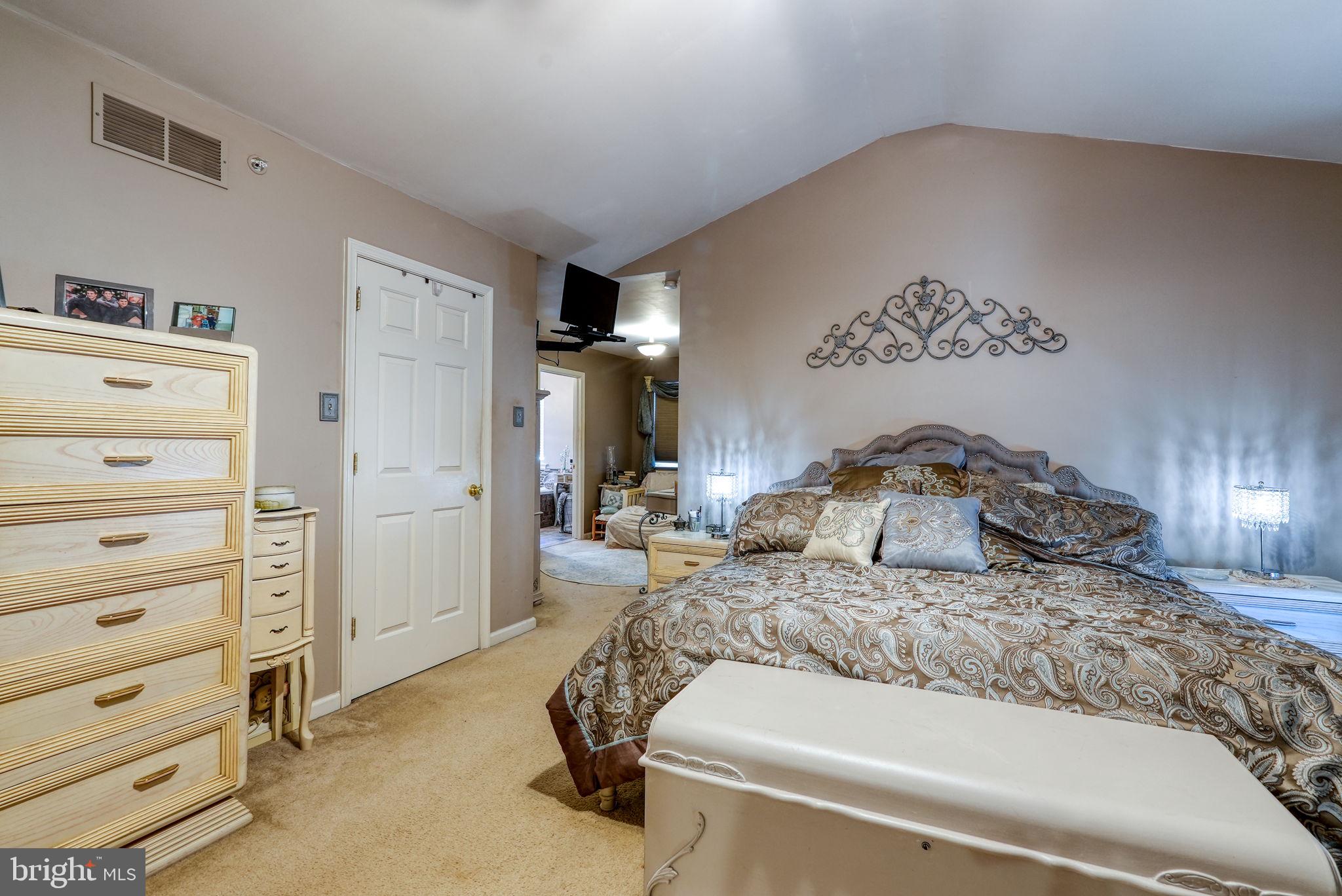 MAPLE KNOLL - Residential