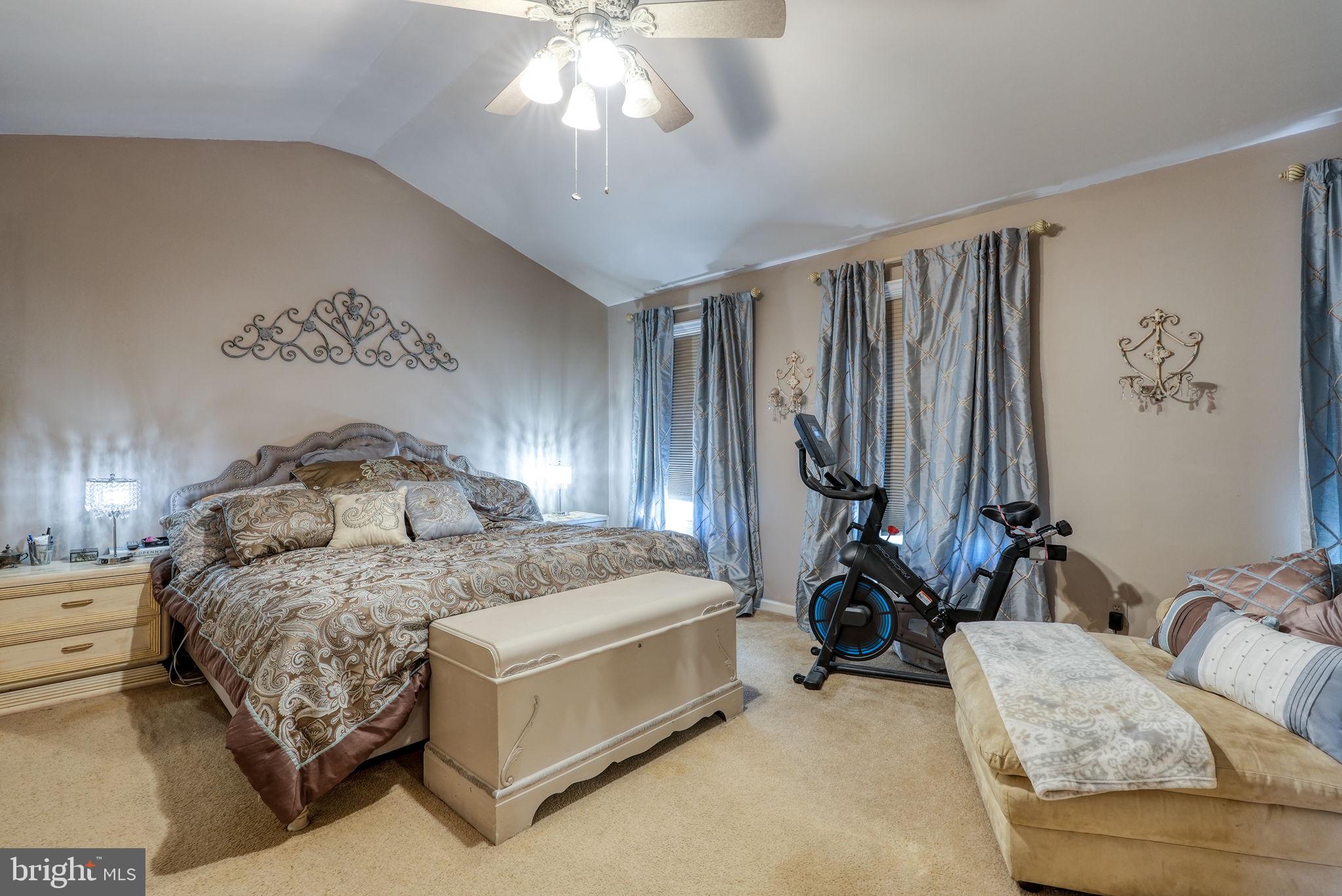 MAPLE KNOLL - Residential