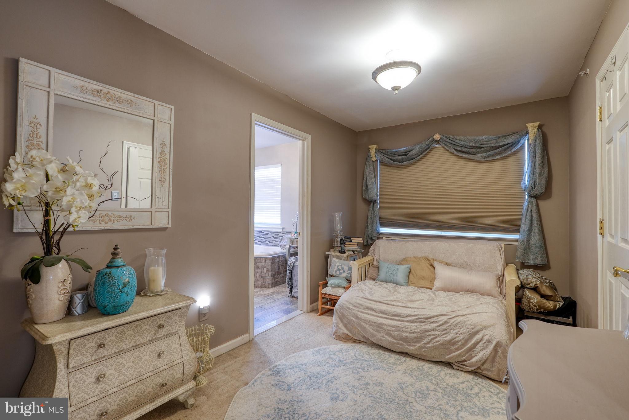 MAPLE KNOLL - Residential