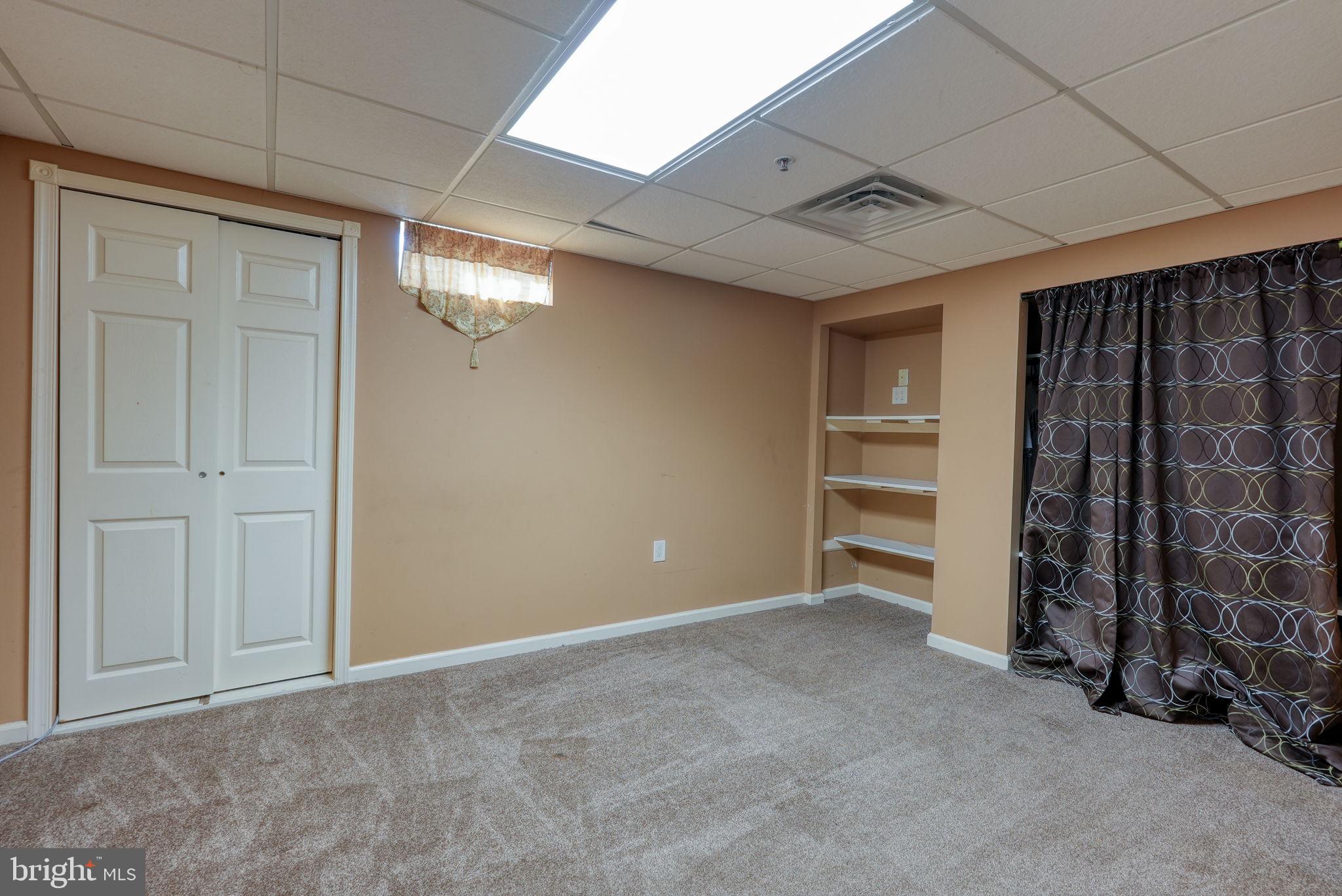 MAPLE KNOLL - Residential