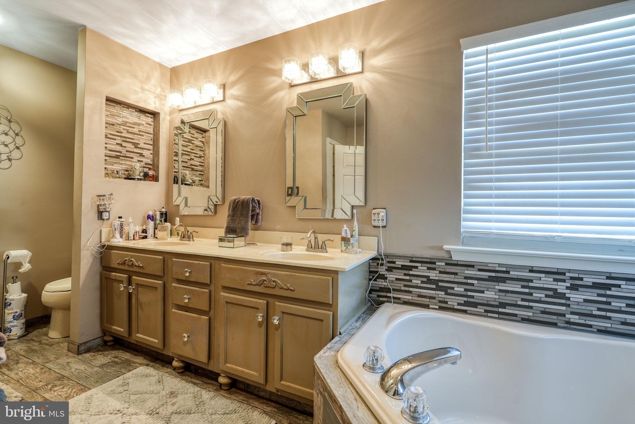 MAPLE KNOLL - Residential