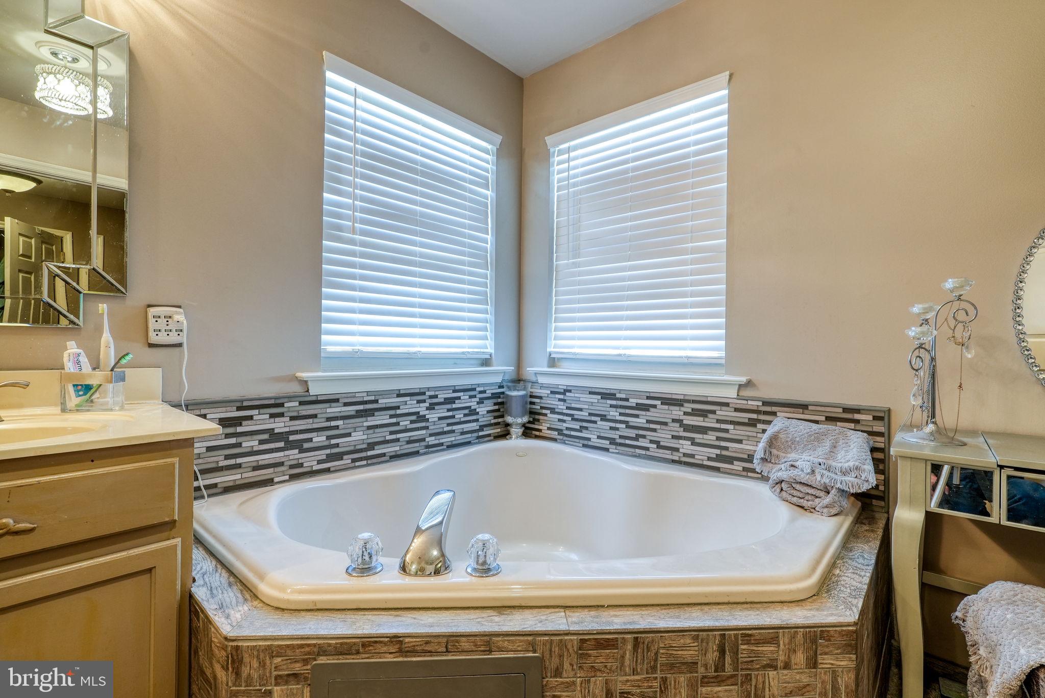 MAPLE KNOLL - Residential