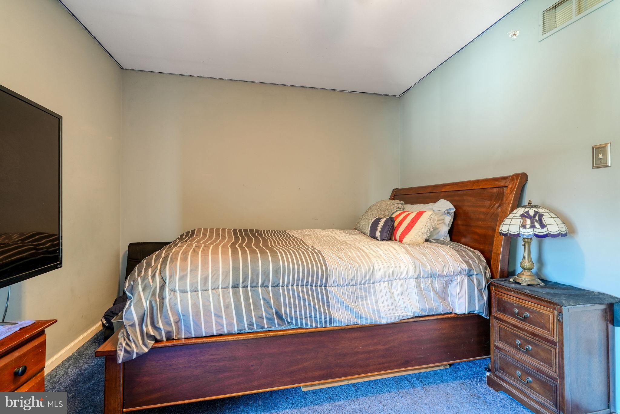 MAPLE KNOLL - Residential