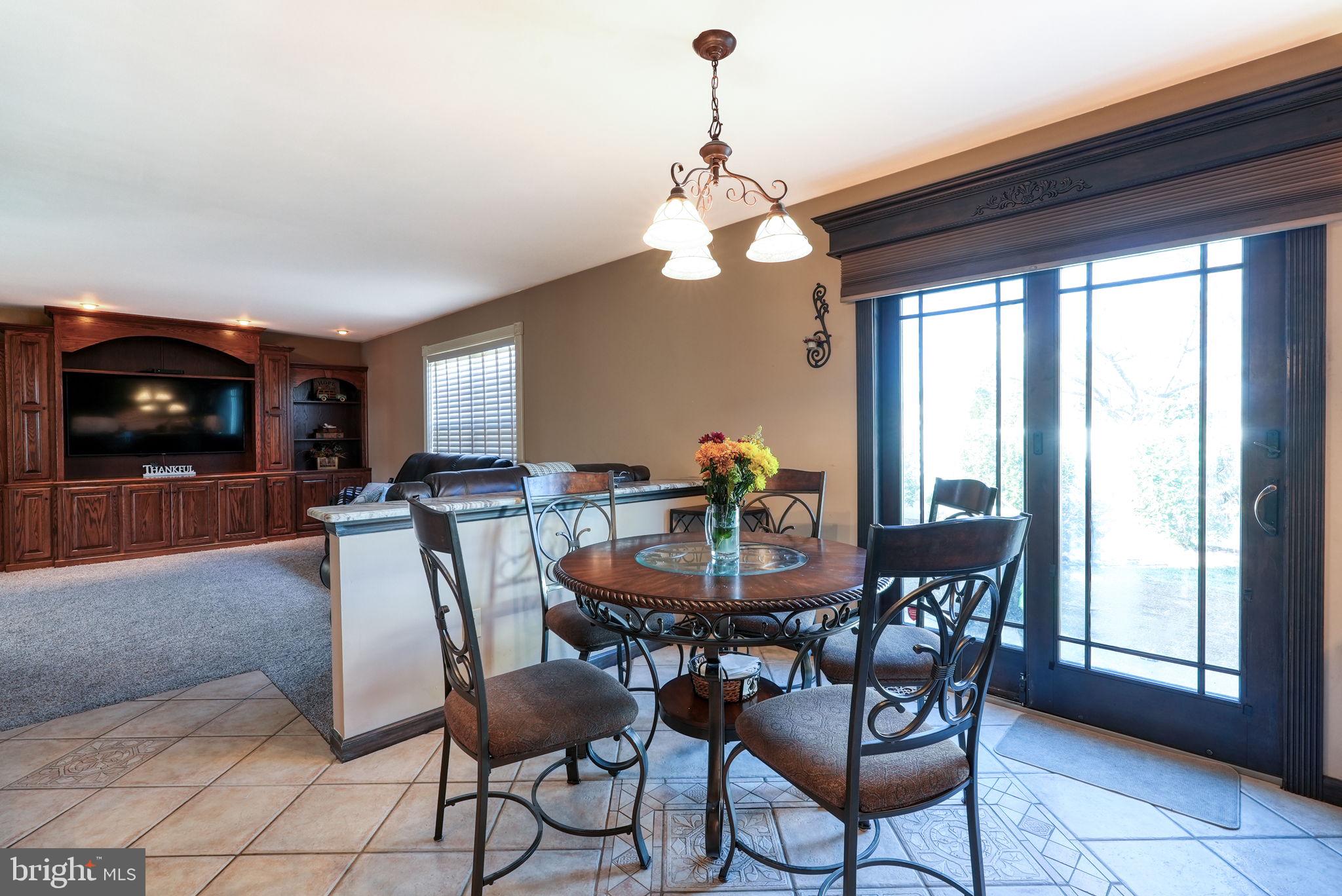 MAPLE KNOLL - Residential