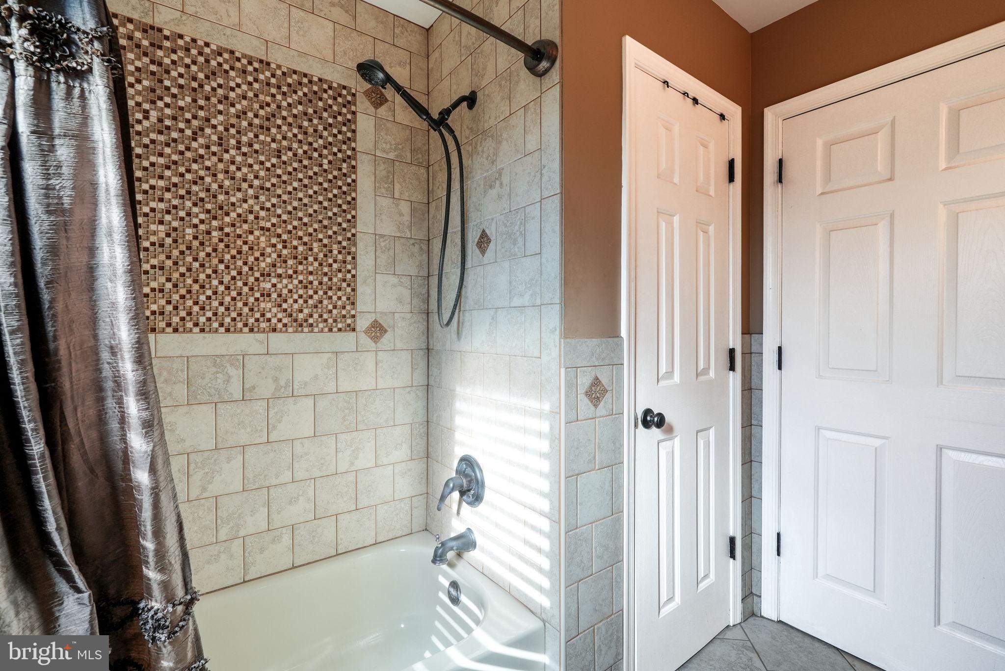 MAPLE KNOLL - Residential