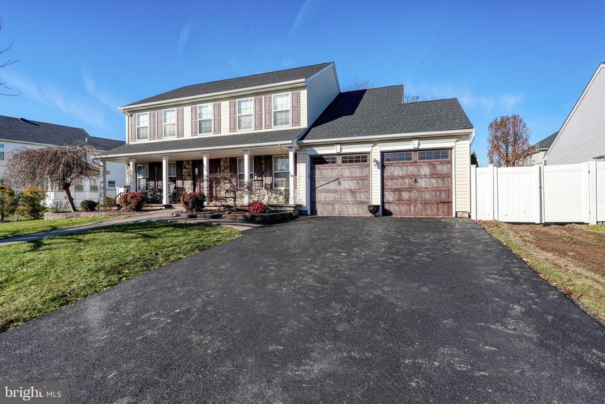 Beautiful 5-Bedroom Home in Sought-After Maple Knoll
Take a look at this well-cared-for and spacious home offering 5 bedrooms and 3.5 baths in the highly desirable Maple Knoll community. This property has been lovingly maintained and is ready for its next owners to bring their vision and make it their own. With some finishing touches—such as choosing your preferred flooring—you have the perfect opportunity to customize the space to your style and add instant value.
The home features generous living areas, a bright and open layout, and plenty of room for both everyday living and entertaining. Located in a quiet and well-loved neighborhood close to shopping, parks, and major routes, this home offers comfort, flexibility, and incredible potential.