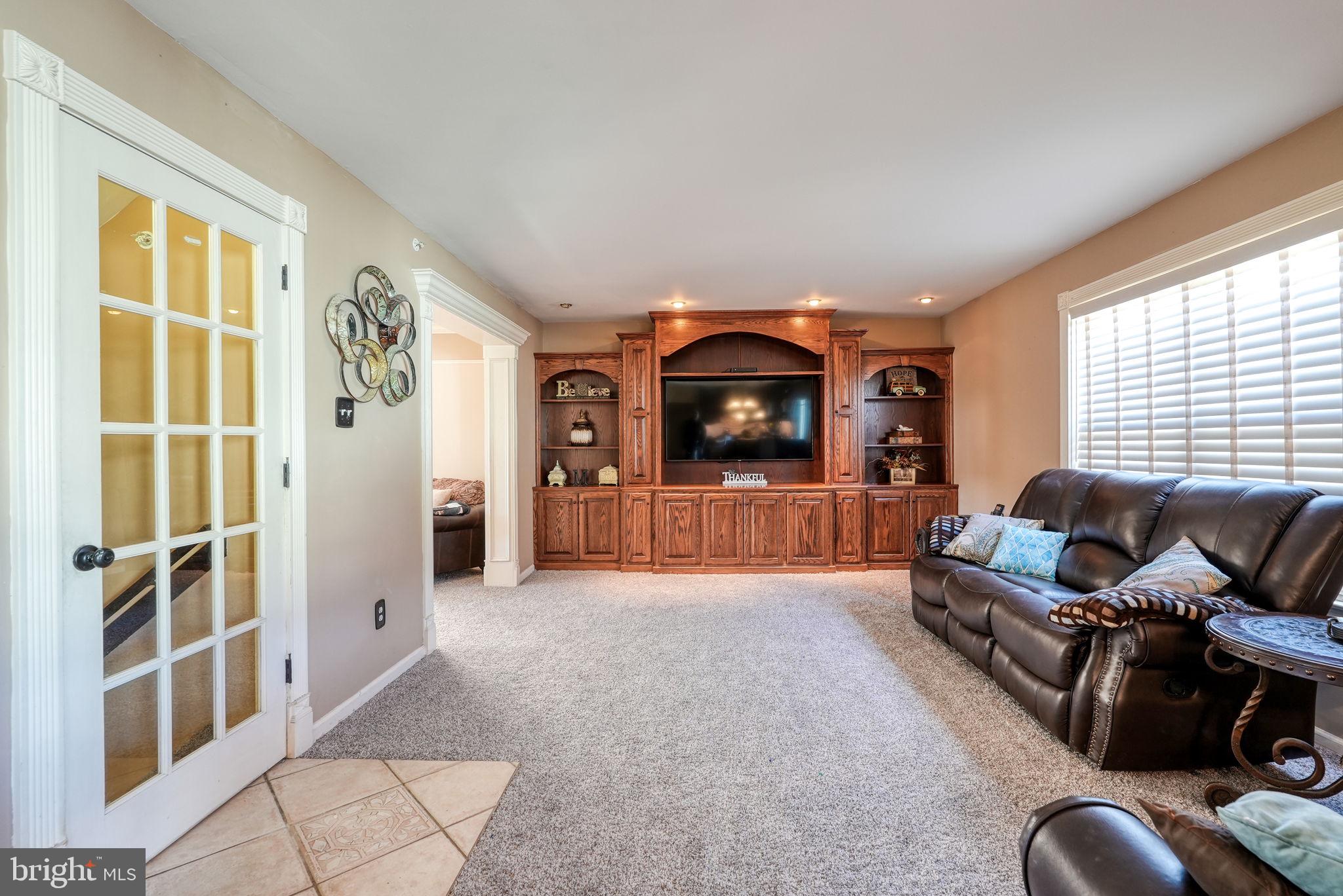 MAPLE KNOLL - Residential