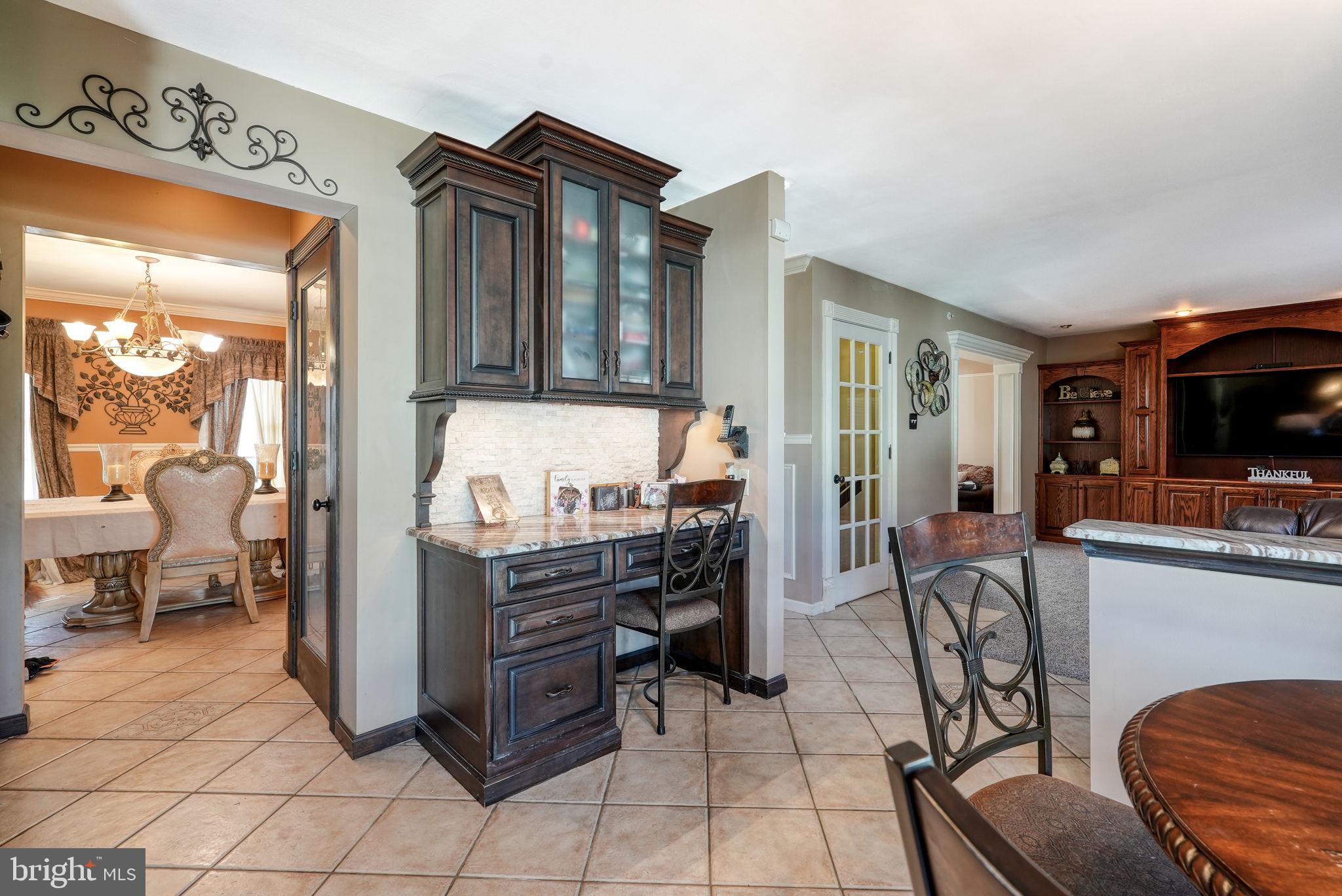 MAPLE KNOLL - Residential