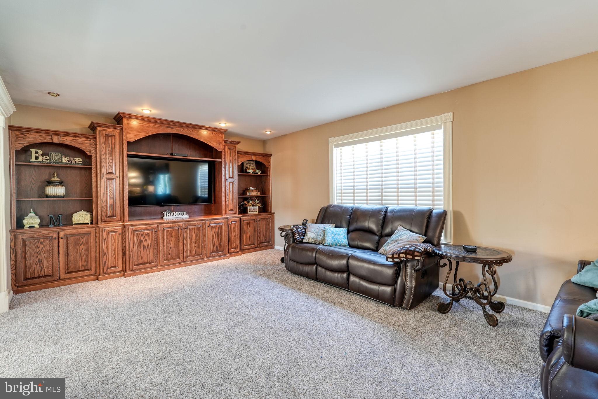 MAPLE KNOLL - Residential