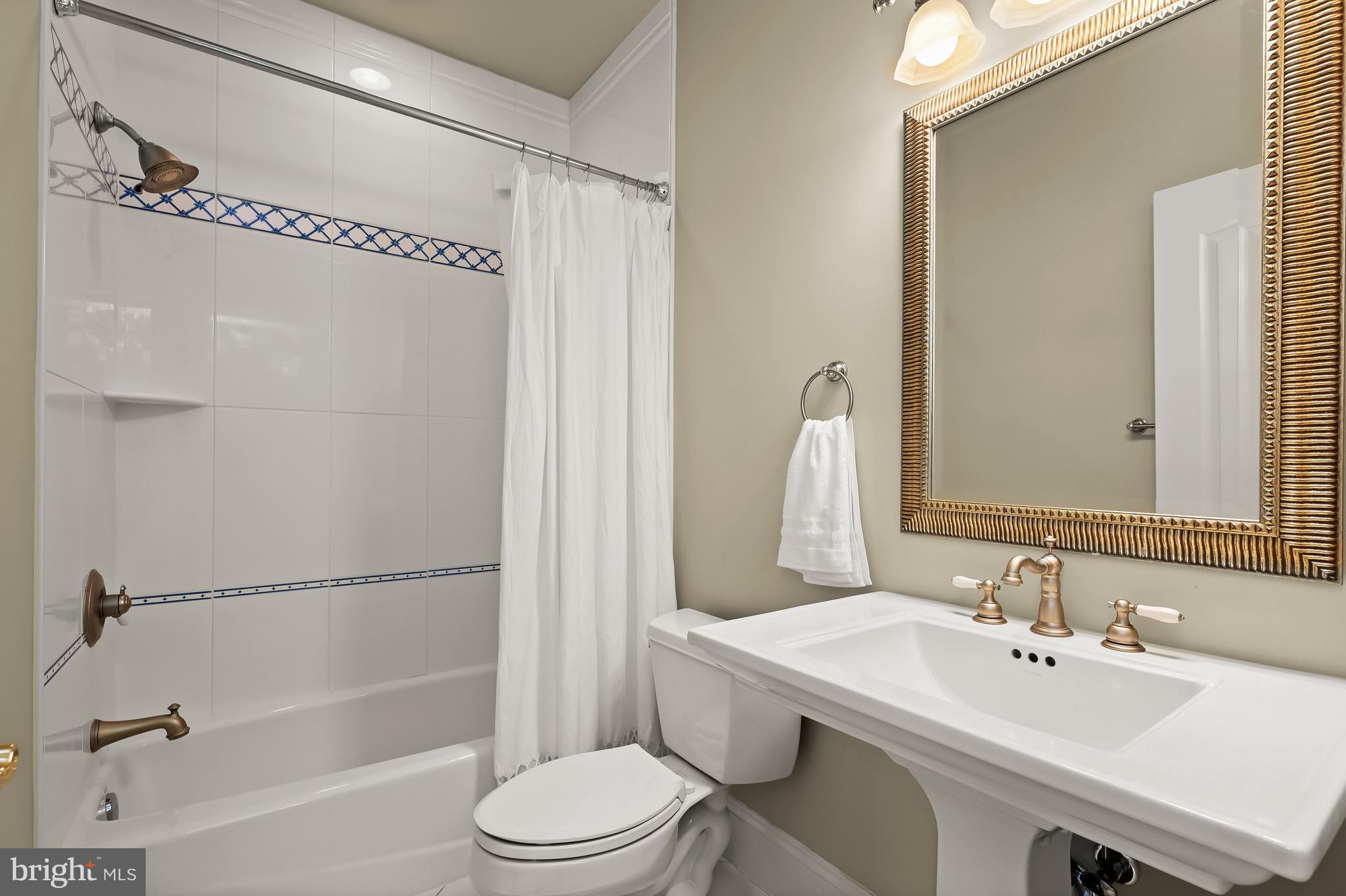 THE WOODS OF WELLINGTON - Residential