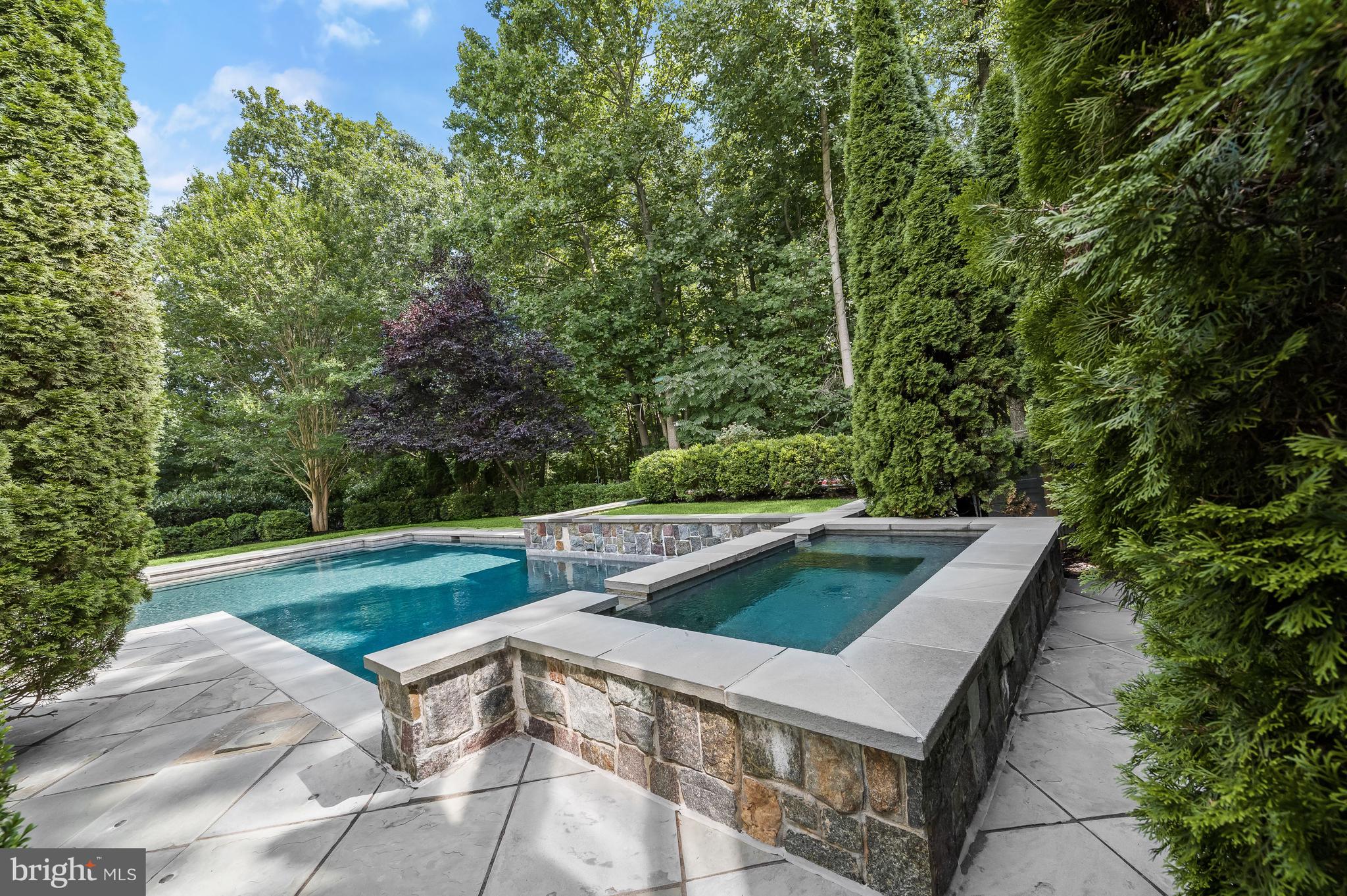 THE WOODS OF WELLINGTON - Residential