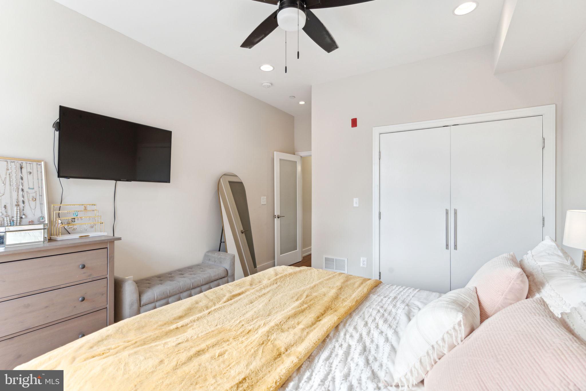 OLDE KENSINGTON - Residential Lease