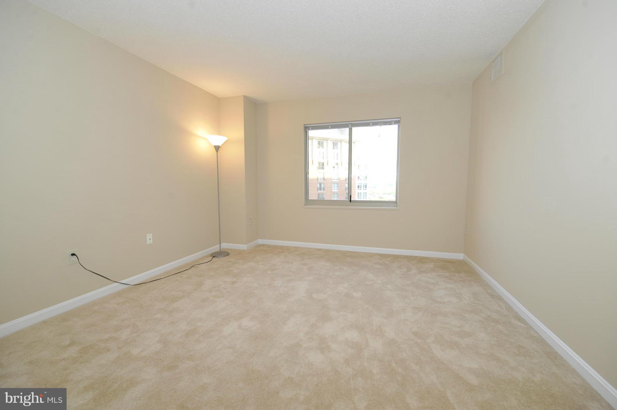 CARLYLE TOWERS - Residential Lease