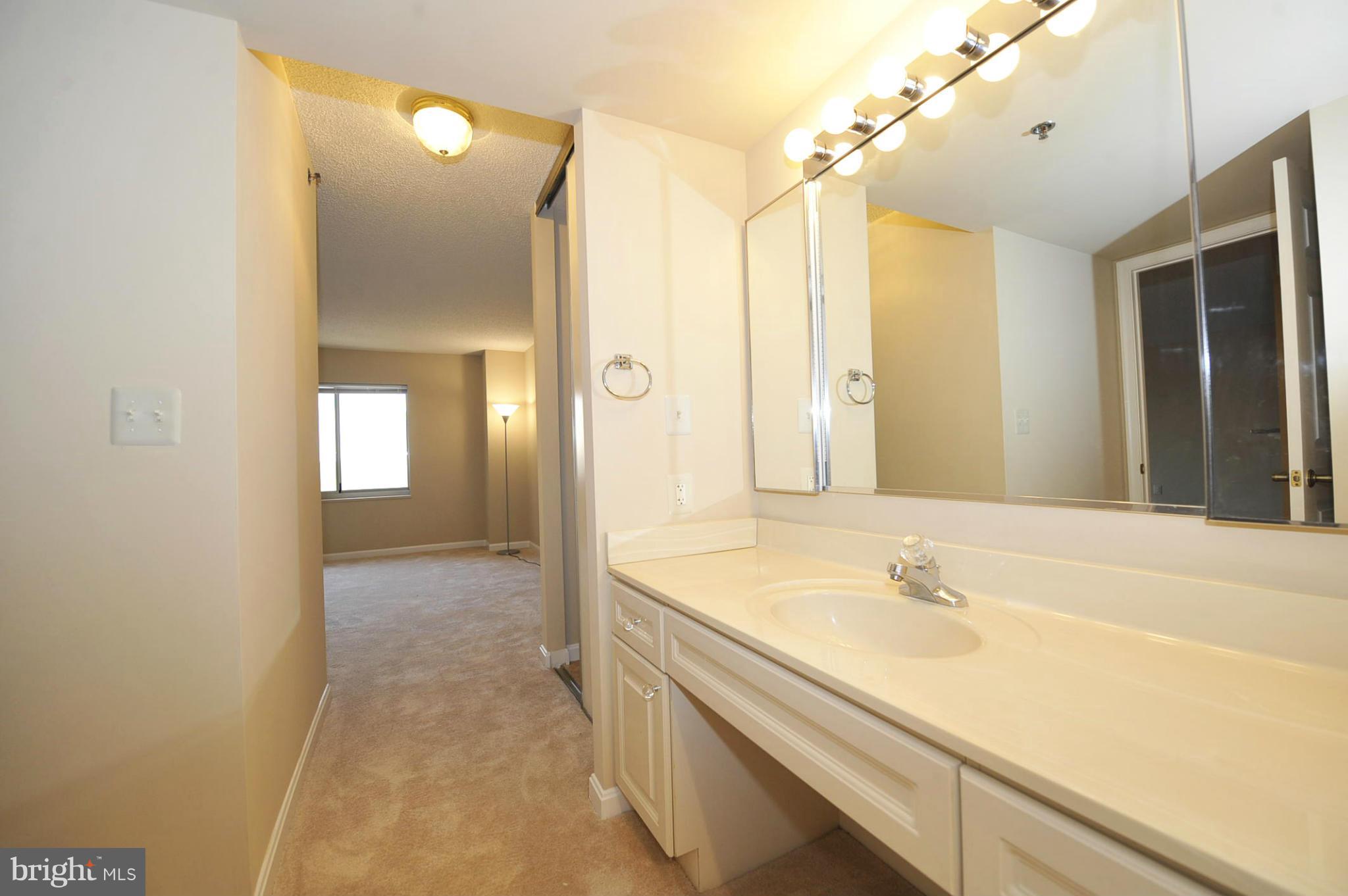 CARLYLE TOWERS - Residential Lease