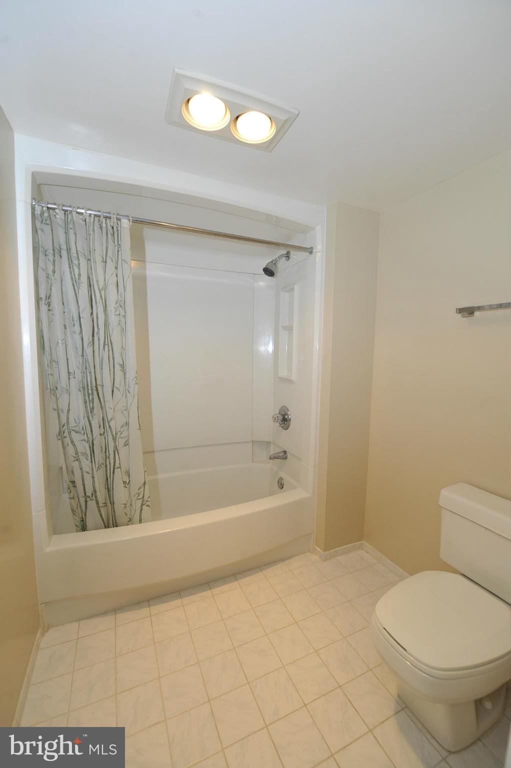 CARLYLE TOWERS - Residential Lease