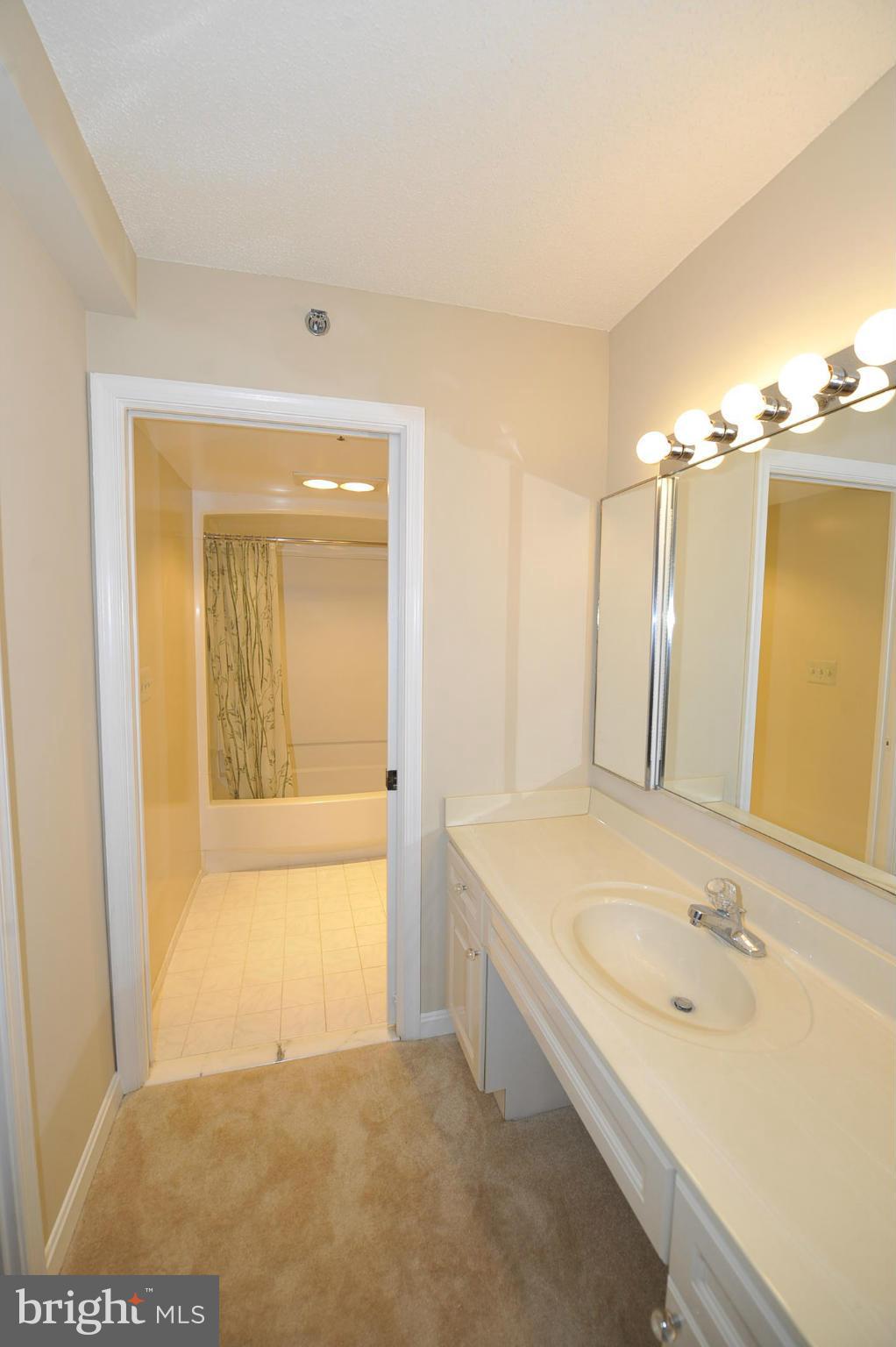 CARLYLE TOWERS - Residential Lease