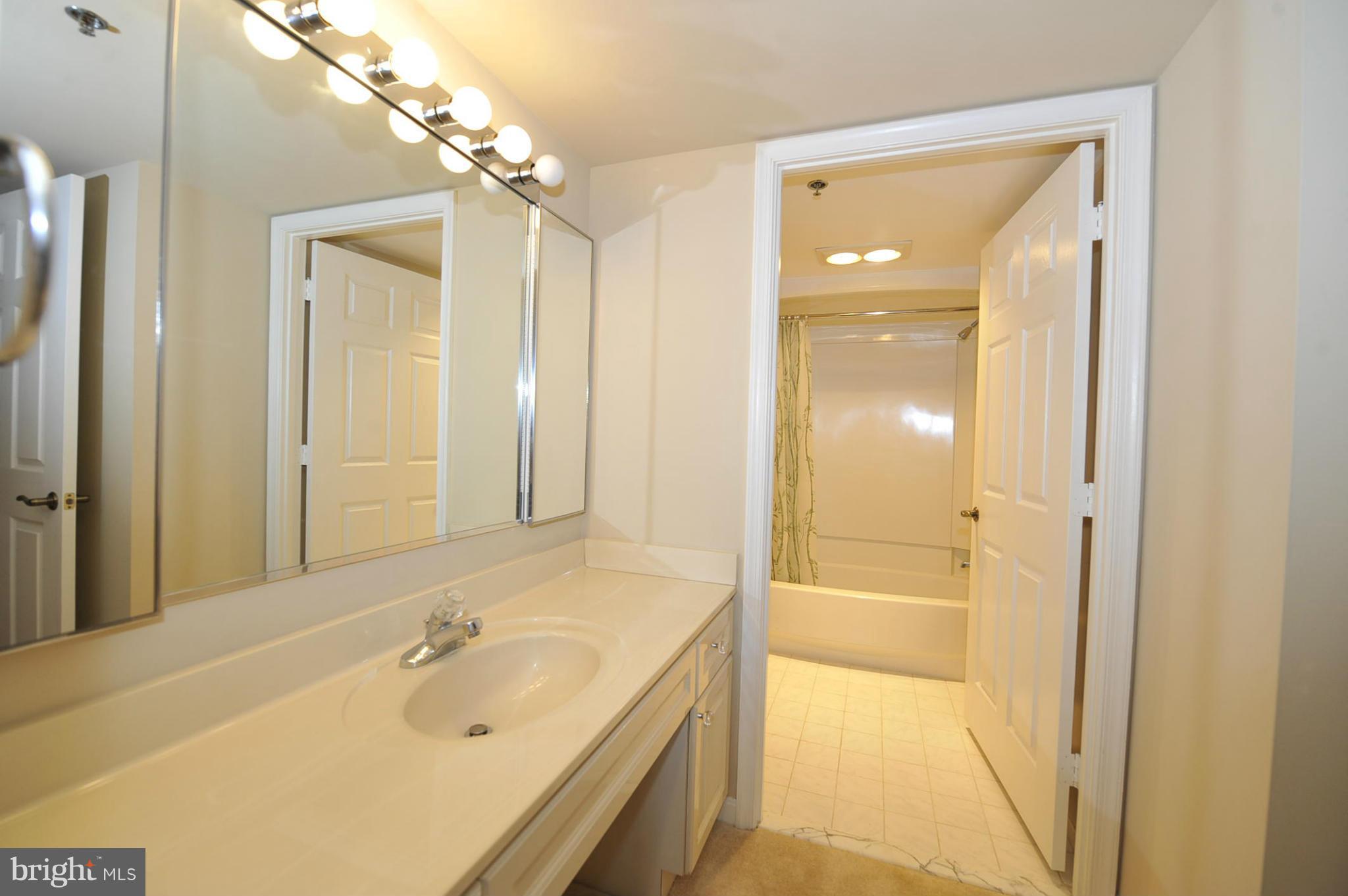 CARLYLE TOWERS - Residential Lease