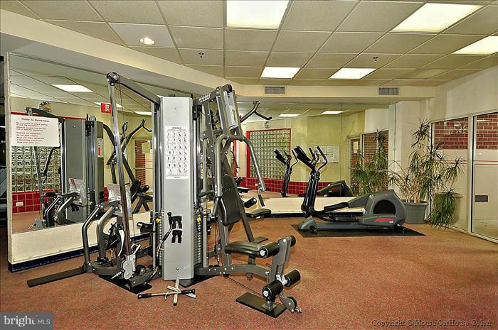 CARLYLE TOWERS - Residential Lease