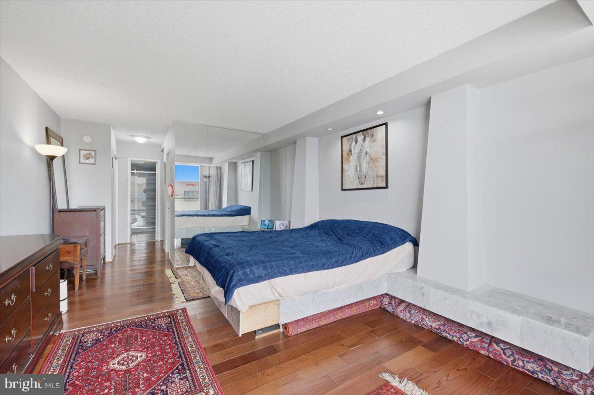 REGENCY AT MCLEAN - Residential