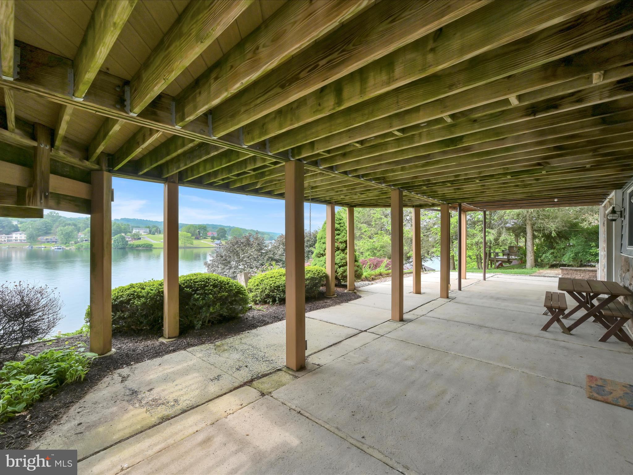 LAKE WYNONAH - Residential