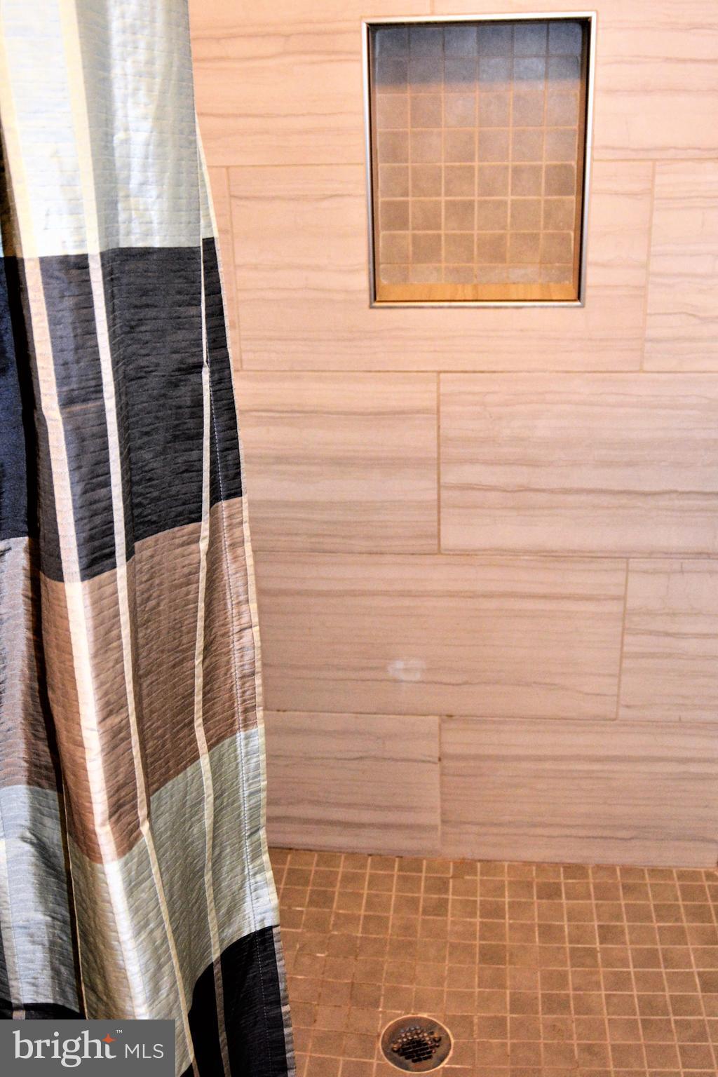 COMSTOCK - Residential Lease