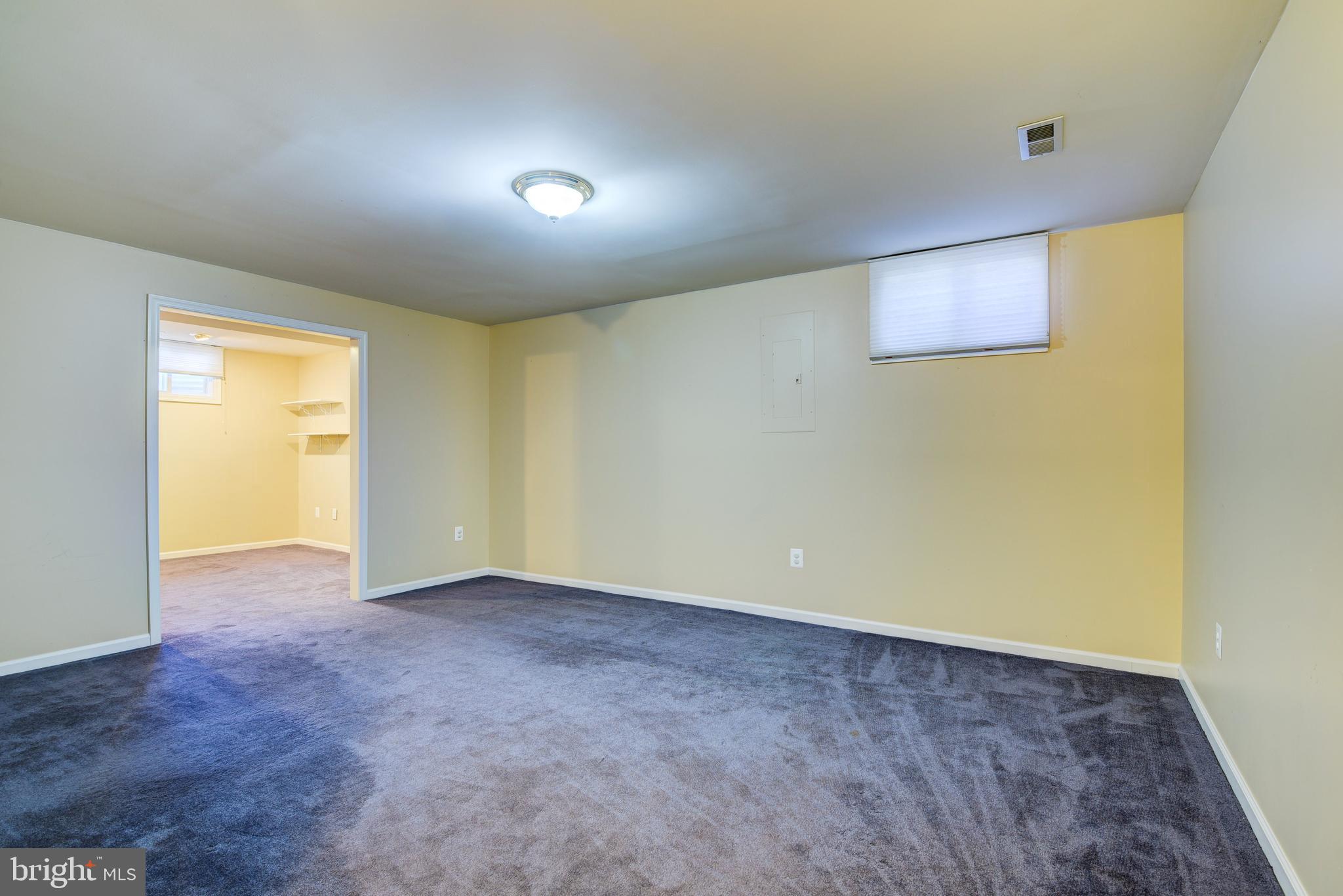 ASHBURN VILLAGE - Residential Lease