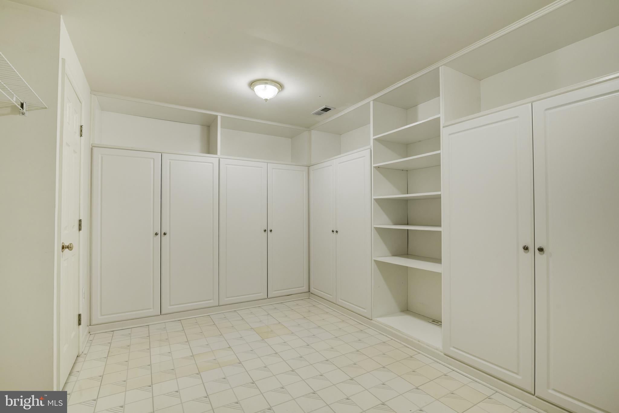 ASHBURN VILLAGE - Residential Lease