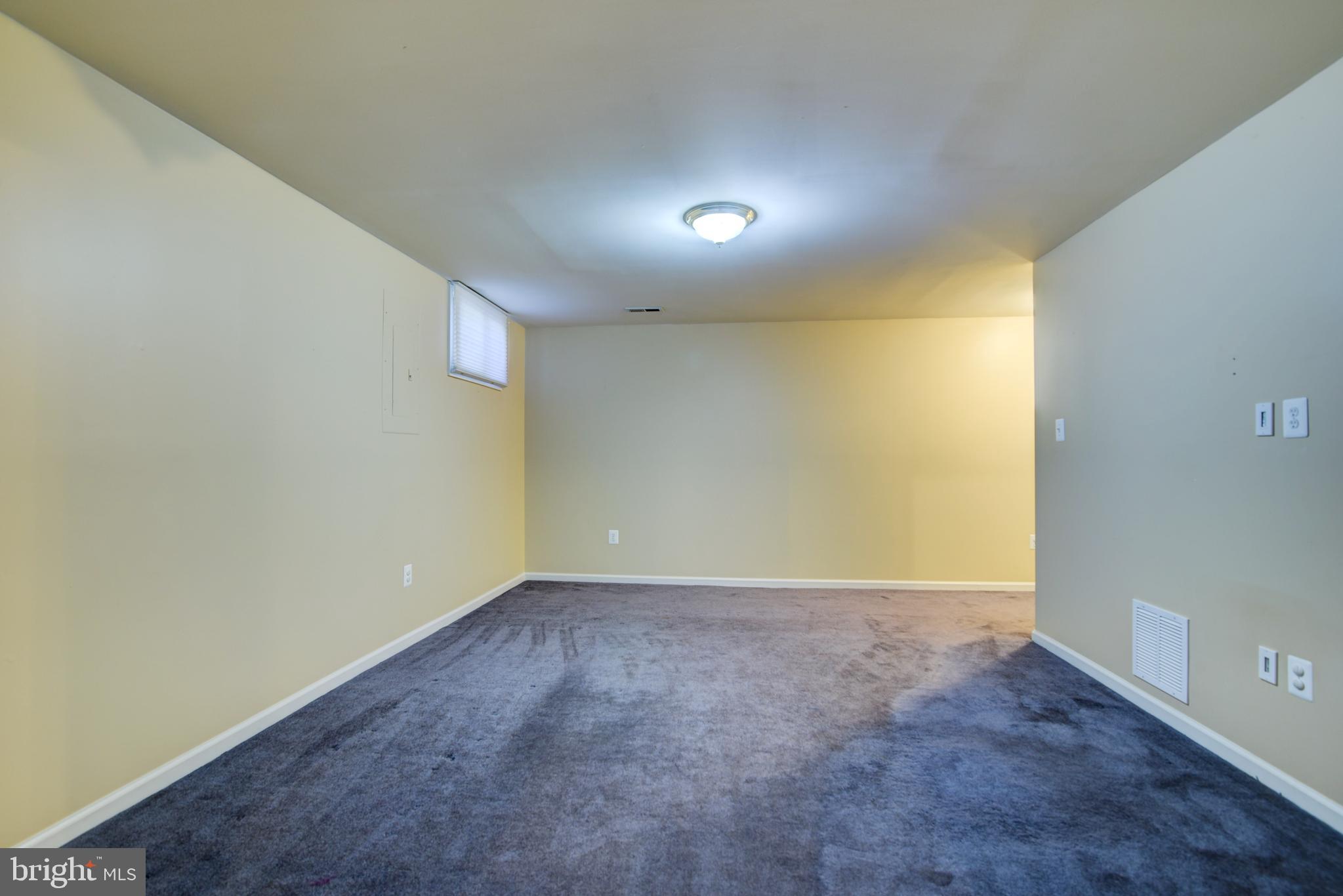 ASHBURN VILLAGE - Residential Lease