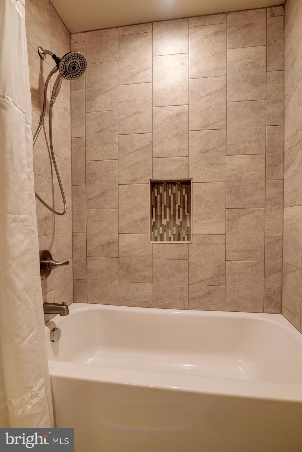 ASHBURN VILLAGE - Residential Lease