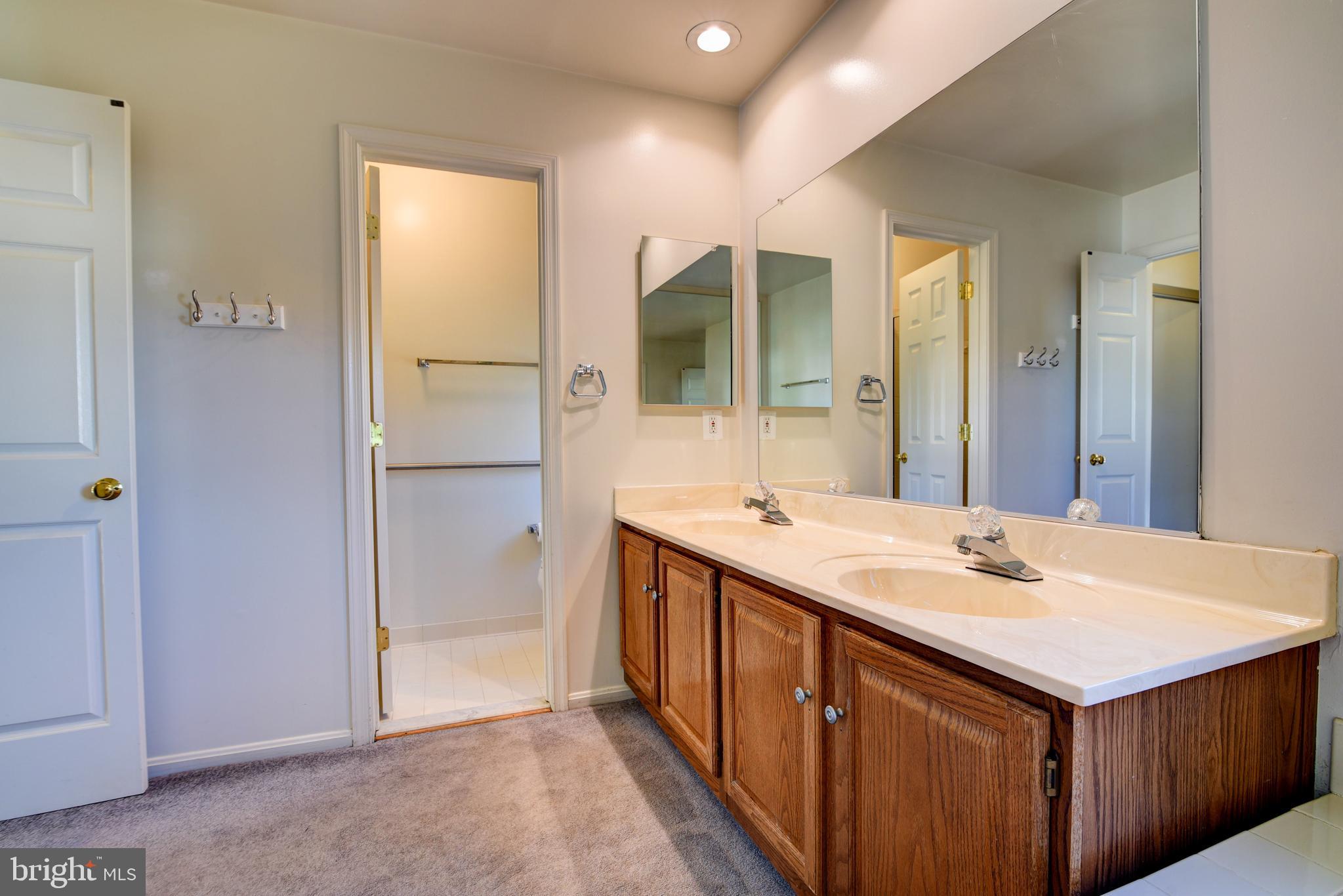 ASHBURN VILLAGE - Residential Lease