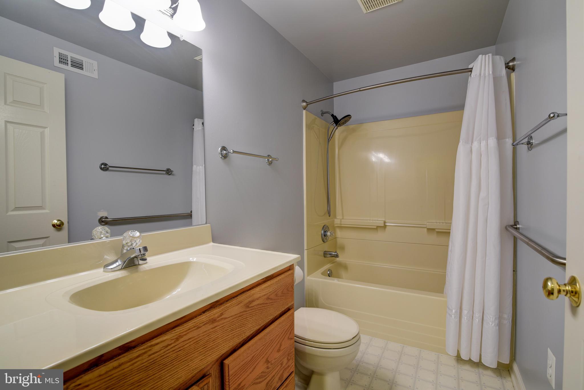 ASHBURN VILLAGE - Residential Lease