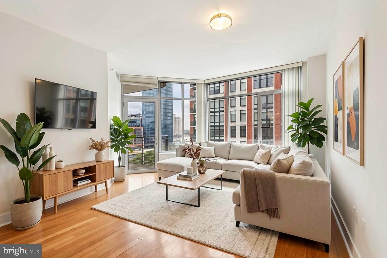 HARBOR EAST - Residential