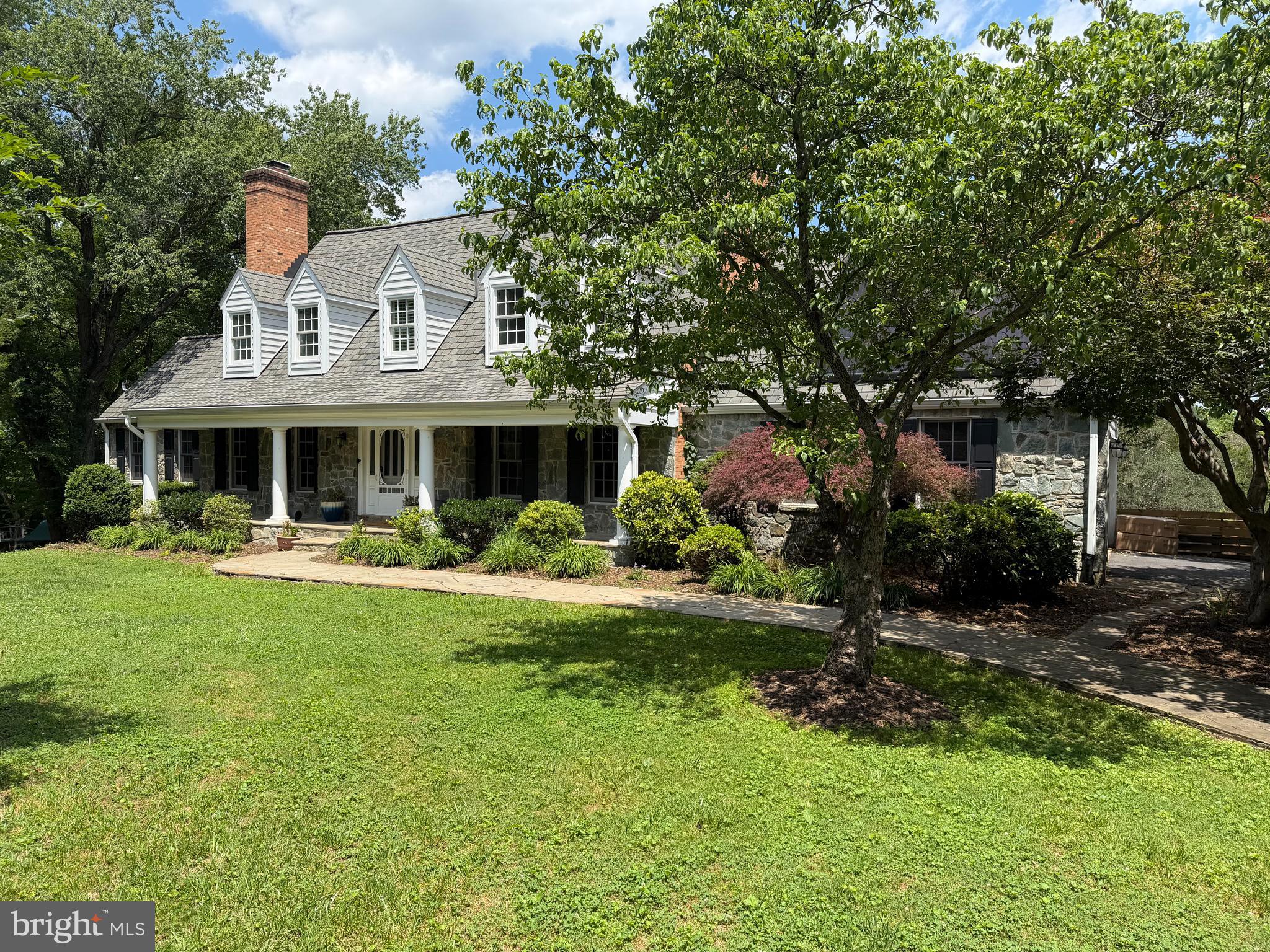 10101 WINDY KNOLL LANE