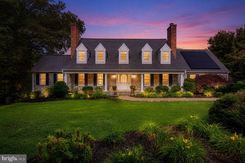 Photo of 10101 Windy Knoll Lane, VIENNA, VA 22182 (MLS # VAFX2321218)