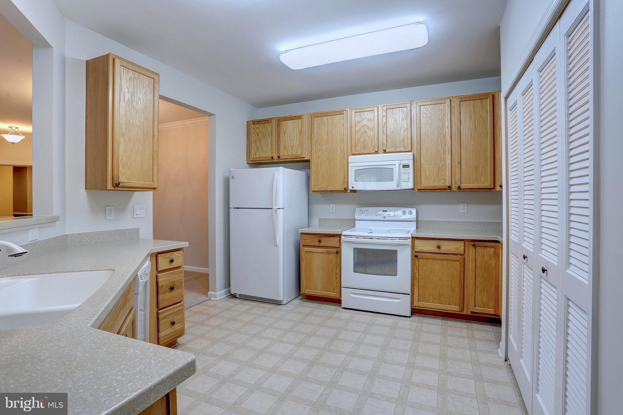 HEARTHSTONE AT VILLAGE CREST CONDOMINIUMS - Residential